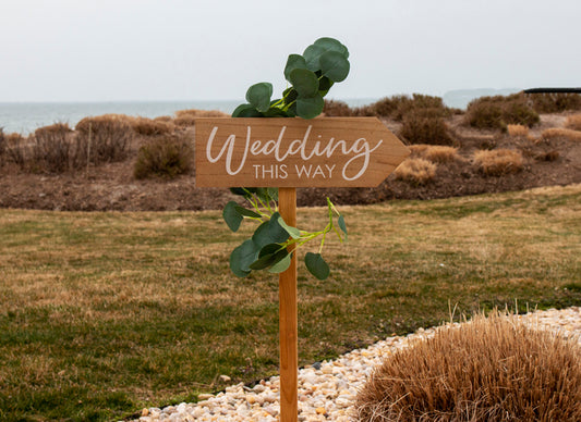 Wedding Directional Sign: Elegant Wood Effect
